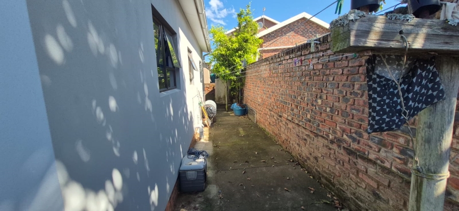 2 Bedroom Property for Sale in Cosy Corner Eastern Cape